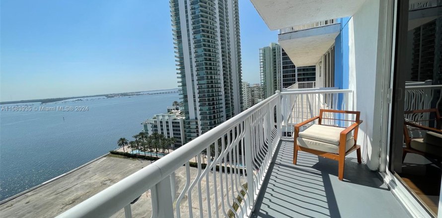 Condominio en Miami, Florida, 3 dormitorios  № 1168225