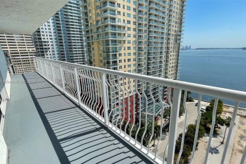 Condo in Miami, Florida, 3 bedrooms  № 1168225 - photo 2