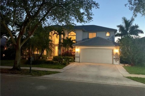House in Weston, Florida 5 bedrooms, 306.95 sq.m. № 832792 - photo 6