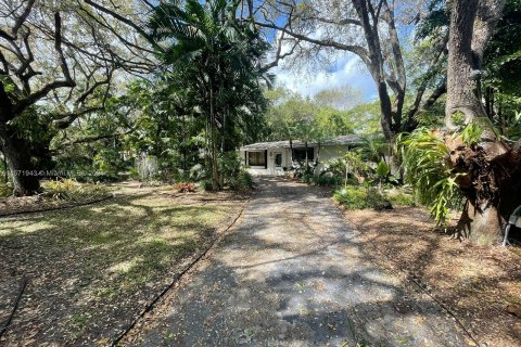 Villa ou maison à vendre à Pinecrest, Floride: 4 chambres, 236.71 m2 № 1138671 - photo 2