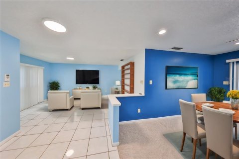 Villa ou maison à vendre à Valrico, Floride: 4 chambres, 190.73 m2 № 1340885 - photo 4