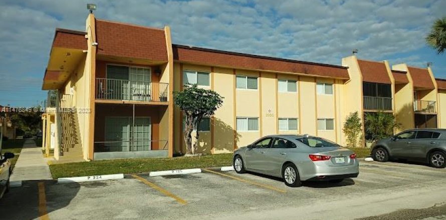 Condo in Lauderhill, Florida, 2 bedrooms  № 804293
