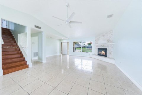 Villa ou maison à vendre à Cape Coral, Floride: 4 chambres, 265.24 m2 № 993535 - photo 9