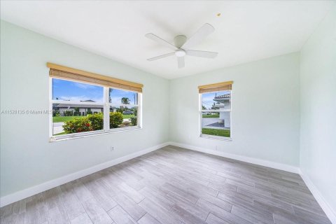 Villa ou maison à vendre à Cape Coral, Floride: 4 chambres, 265.24 m2 № 993535 - photo 23