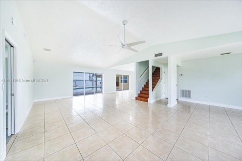 Villa ou maison à vendre à Cape Coral, Floride: 4 chambres, 265.24 m2 № 993535 - photo 8