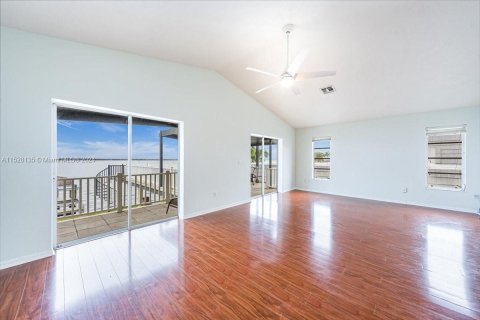 Casa en venta en Cape Coral, Florida, 4 dormitorios, 265.24 m2 № 993535 - foto 15