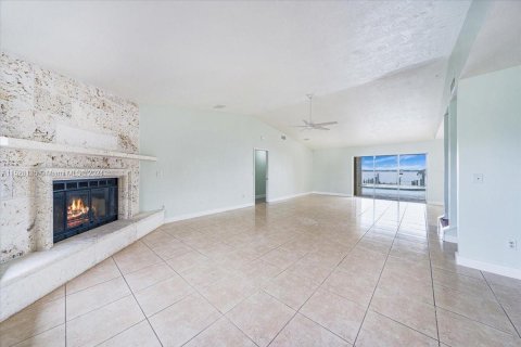 Villa ou maison à vendre à Cape Coral, Floride: 4 chambres, 265.24 m2 № 993535 - photo 7