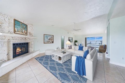 Villa ou maison à vendre à Cape Coral, Floride: 4 chambres, 265.24 m2 № 993535 - photo 6