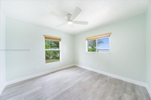 Villa ou maison à vendre à Cape Coral, Floride: 4 chambres, 265.24 m2 № 993535 - photo 18