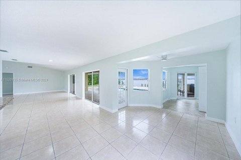 Villa ou maison à vendre à Cape Coral, Floride: 4 chambres, 265.24 m2 № 993535 - photo 11