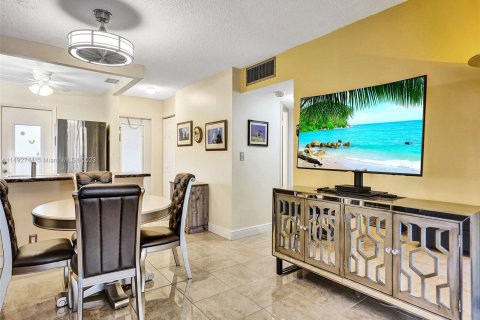 Copropriété à vendre à Lauderdale Lakes, Floride: 2 chambres, 87.7 m2 № 869724 - photo 9