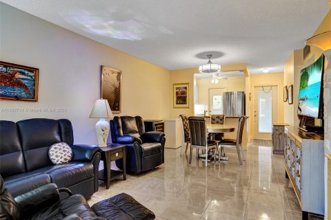 Condominio en venta en Lauderdale Lakes, Florida, 2 dormitorios, 87.7 m2 № 869724 - foto 8
