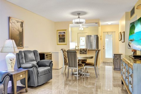Condominio en venta en Lauderdale Lakes, Florida, 2 dormitorios, 87.7 m2 № 869724 - foto 14