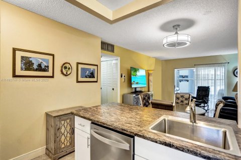 Condominio en venta en Lauderdale Lakes, Florida, 2 dormitorios, 87.7 m2 № 869724 - foto 13