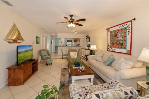 Copropriété à vendre à Punta Gorda, Floride: 2 chambres, 127 m2 № 1109157 - photo 11