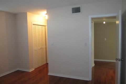 Condo in Oakland Park, Florida, 2 bedrooms  № 839721 - photo 12