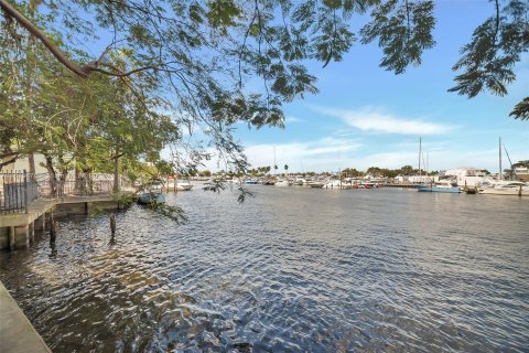 Condo in Miami, Florida, 1 bedroom  № 1235567 - photo 24