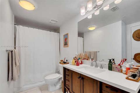 Condo in Miami, Florida, 1 bedroom  № 1235567 - photo 11