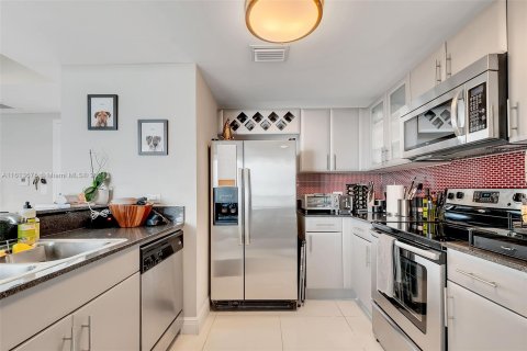 Condo in Miami, Florida, 1 bedroom  № 1235567 - photo 6