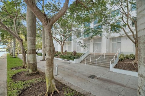 Condo in Miami, Florida, 1 bedroom  № 1235567 - photo 25