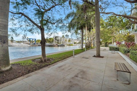 Condo in Miami, Florida, 1 bedroom  № 1235567 - photo 23