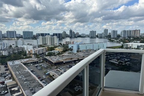 Studio in the Condo in Sunny Isles Beach, Florida  № 1235666 - photo 1