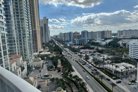 Studio in the Condo in Sunny Isles Beach, Florida  № 1235666 - photo 2