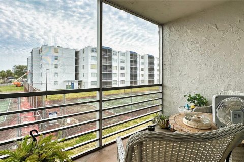 Condo in Miami, Florida, 1 bedroom  № 1186243 - photo 4