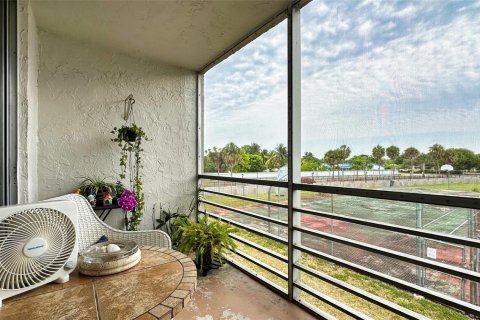 Condo in Miami, Florida, 1 bedroom  № 1186243 - photo 3