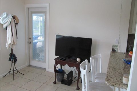 Condo in Venice, Florida, 2 bedrooms  № 1377926 - photo 12