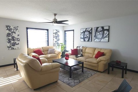 House in Kissimmee, Florida 4 bedrooms, 167.5 sq.m. № 1377850 - photo 6