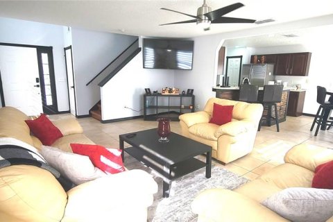 House in Kissimmee, Florida 4 bedrooms, 167.5 sq.m. № 1377850 - photo 7