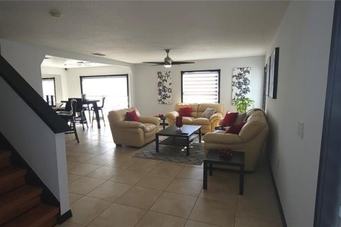 House in Kissimmee, Florida 4 bedrooms, 167.5 sq.m. № 1377850 - photo 4