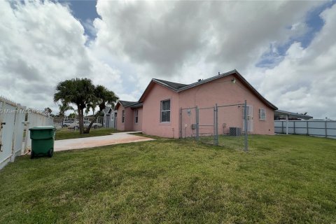 House in Miami, Florida 4 bedrooms, 145.3 sq.m. № 1161292 - photo 2