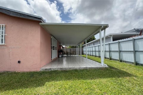 House in Miami, Florida 4 bedrooms, 145.3 sq.m. № 1161292 - photo 4