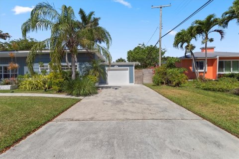 House in Lake Worth, Florida 2 bedrooms, 133.41 sq.m. № 1145399 - photo 5