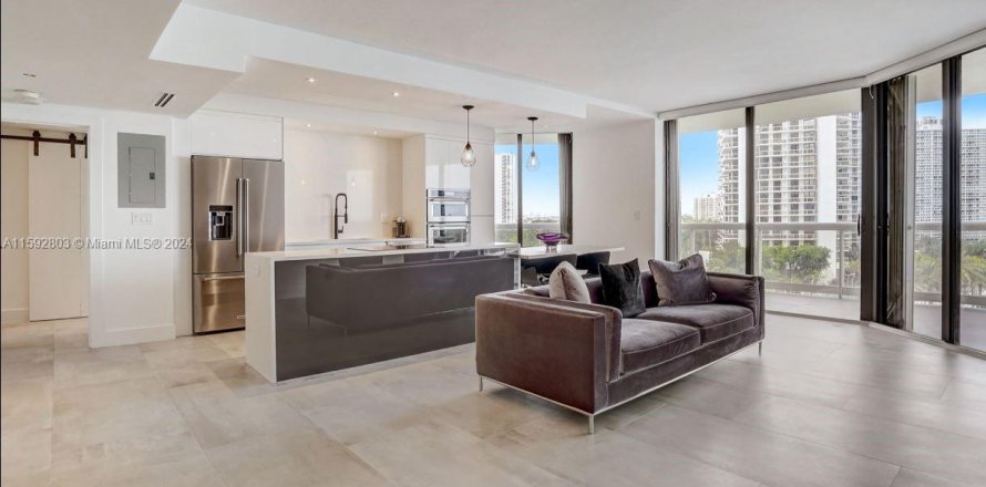 Condo in Aventura, Florida, 2 bedrooms  № 1206172