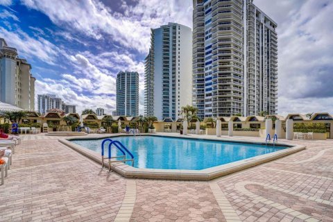 Condo in Aventura, Florida, 2 bedrooms  № 1206172 - photo 24