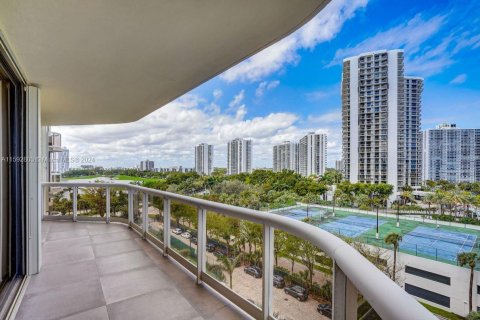 Condo in Aventura, Florida, 2 bedrooms  № 1206172 - photo 23