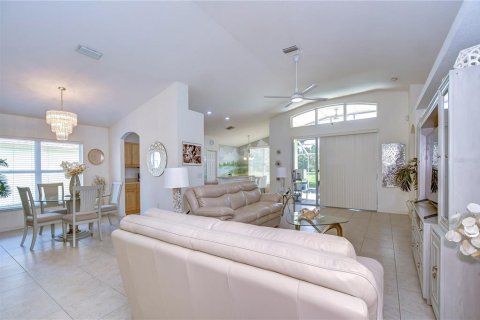 House in Tampa, Florida 4 bedrooms, 190.26 sq.m. № 1336158 - photo 27