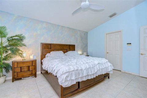 House in Tampa, Florida 4 bedrooms, 190.26 sq.m. № 1336158 - photo 30