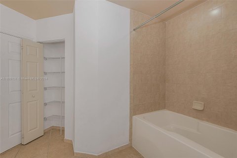 Condo in Aventura, Florida, 1 bedroom  № 1220806 - photo 19