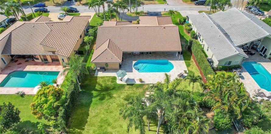 Villa ou maison à Coral Springs, Floride 4 chambres, 206.06 m2 № 1189695