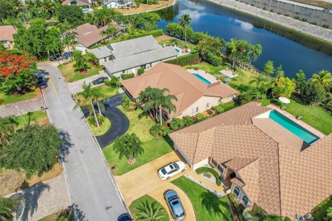 Villa ou maison à vendre à Coral Springs, Floride: 4 chambres, 206.06 m2 № 1189695 - photo 4