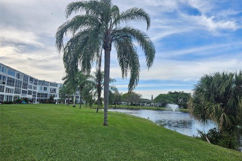 Condo in Deerfield Beach, Florida, 1 bedroom  № 972974 - photo 1