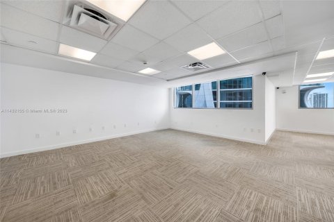 Commercial property in Miami, Florida № 654215 - photo 15