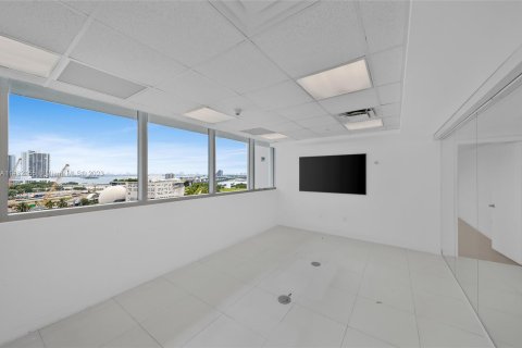 Commercial property in Miami, Florida № 654215 - photo 3