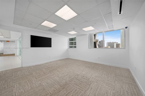 Commercial property in Miami, Florida № 654215 - photo 22