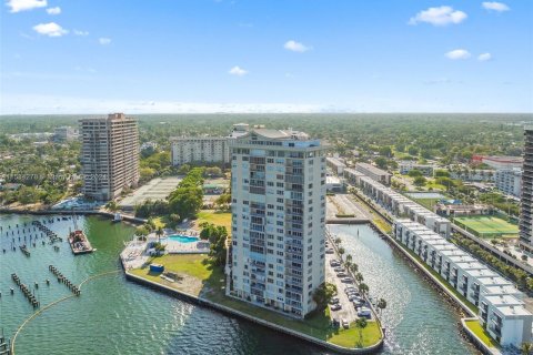 Condo in Miami, Florida, 2 bedrooms  № 1170693 - photo 22