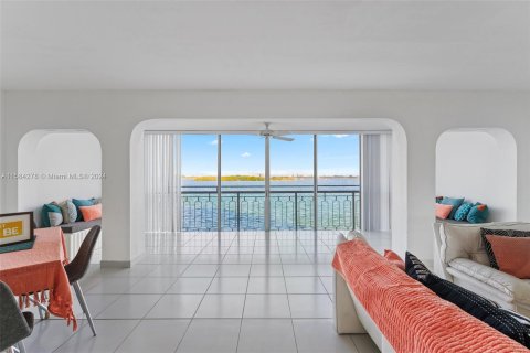 Condo in Miami, Florida, 2 bedrooms  № 1170693 - photo 7